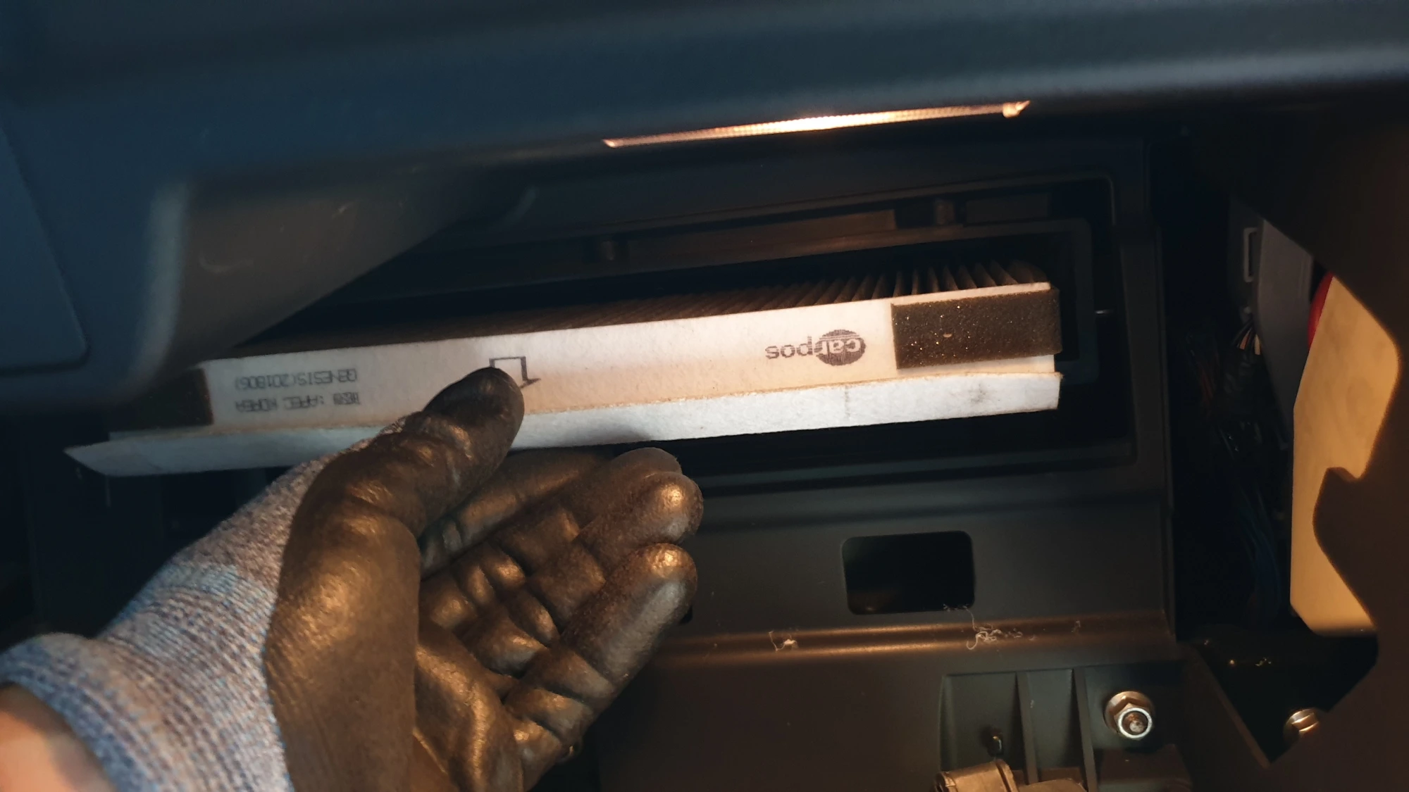 실내공기필터 빼는 모습