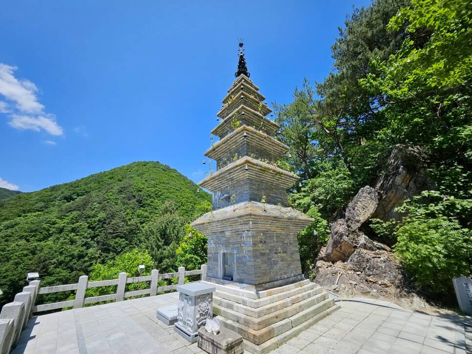 정선 정암사 : 수마노탑의 신비와 적멸보궁의 평온을 찾아서