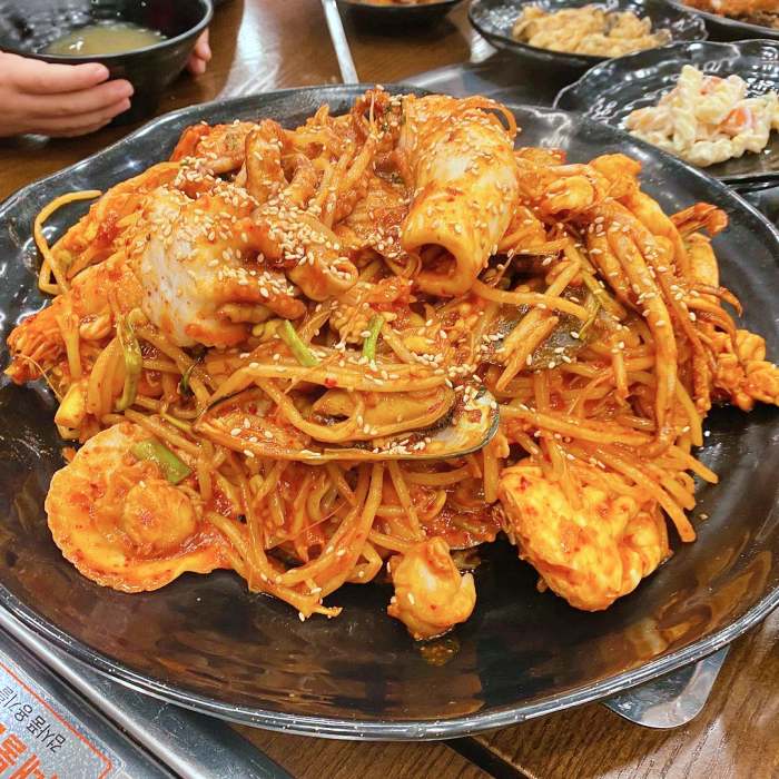 단돈 6천원 푸짐한 아귀찜 한 접시 아구찜 해물찜 대전 갈마동 맛집 추천 생방송투데이 맛있고 싸다고