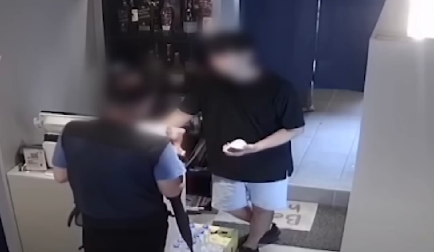 제 발로 나타난 도둑