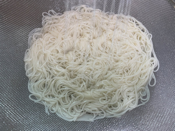간장 비빔국수 황금레시피 소면 삶기 - 3분 후 찬물 샤워, 소면 치대며 헹궈서 전분기 빼기