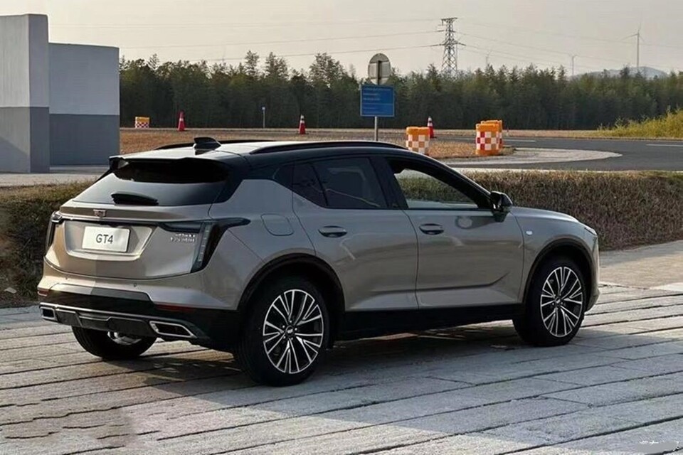 캐딜락, 쿠페 스타일 컴팩트 SUV 'GT4'