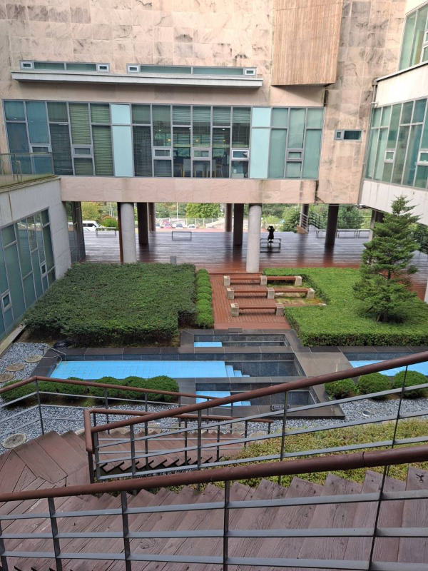 필그림하우스 외부식당 풍경