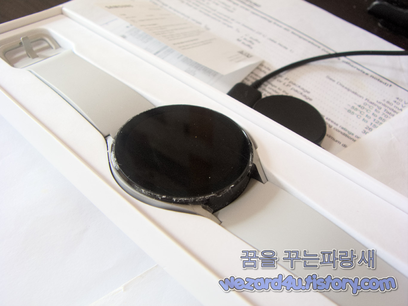 갤럭시 워치 4 44mm LTE 내용물 2