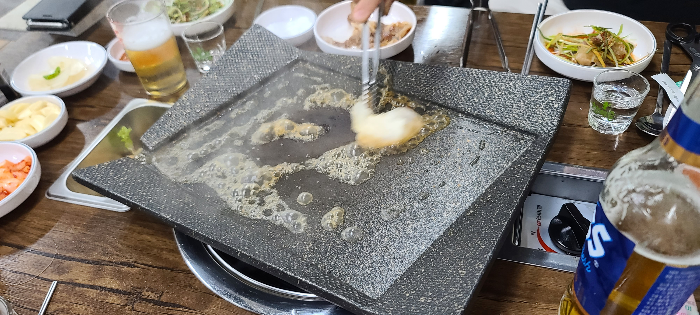 황금대패삼겹살 가격표 저렴한고기 정직한식당 대패삼겹살 먹음직스러운 대패삼겹살 한쌈 냉삼 냉동삼겹살 불판세척