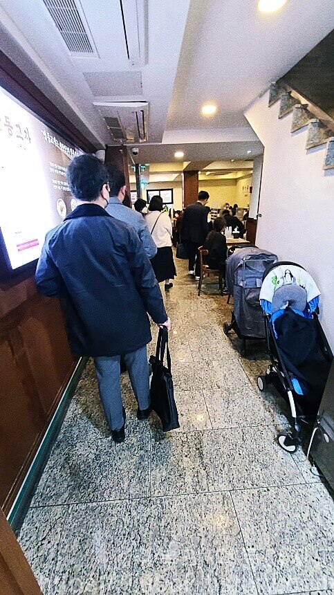 명동교자-본점-대기-손님