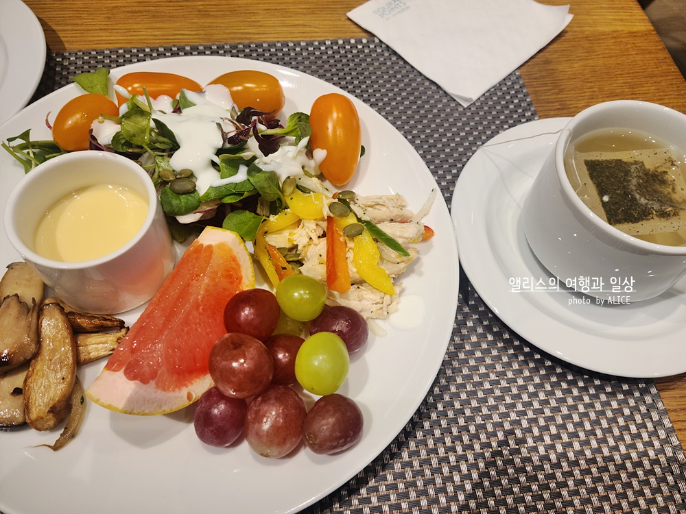 포포인츠 바이 쉐라톤 명동 부대시설 후기 이볼루션 뷔페 레스토랑 조식 런치