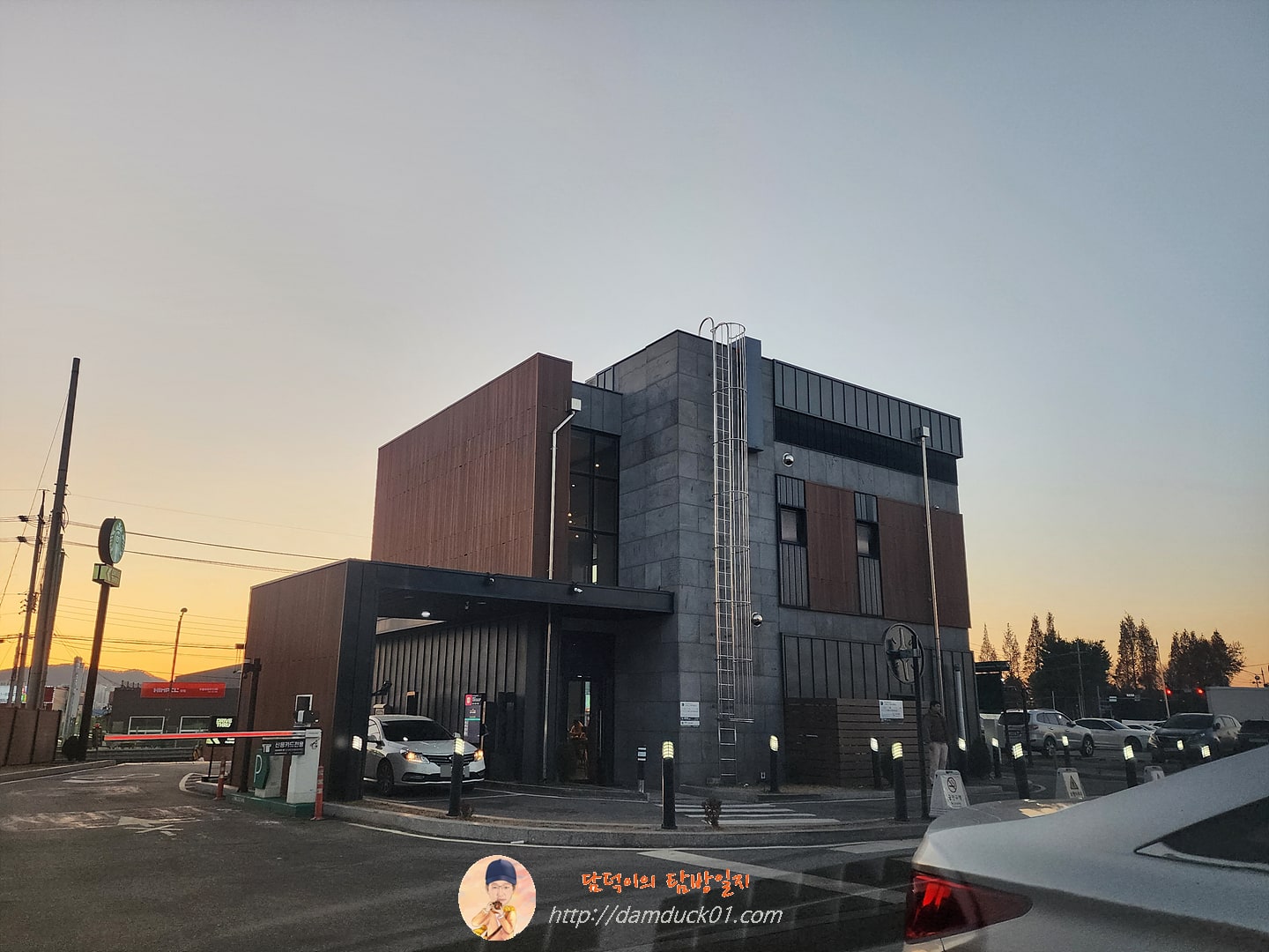 스타벅스 화성봉담DT