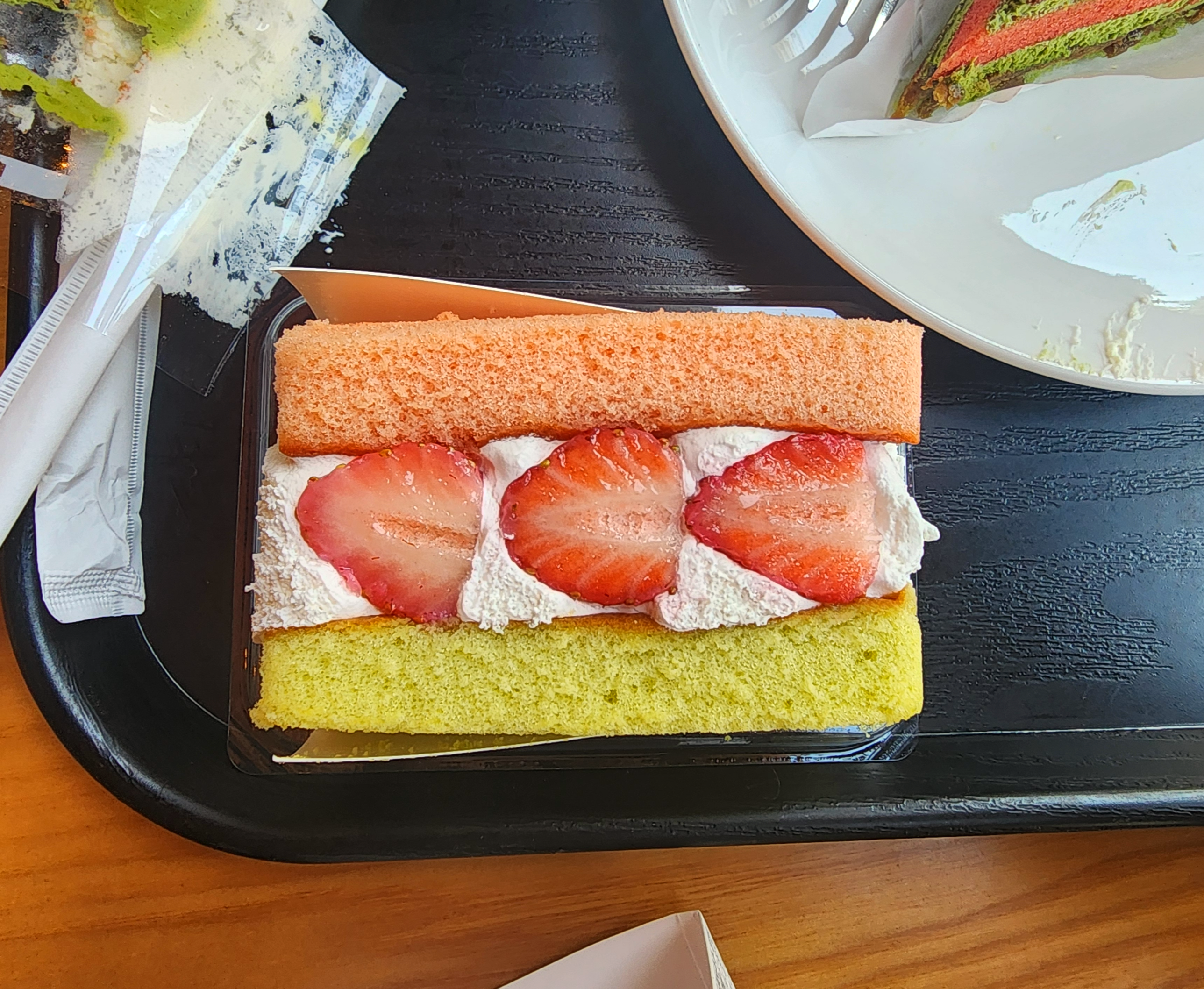 스타벅스딸기마스카포네샌드케이크