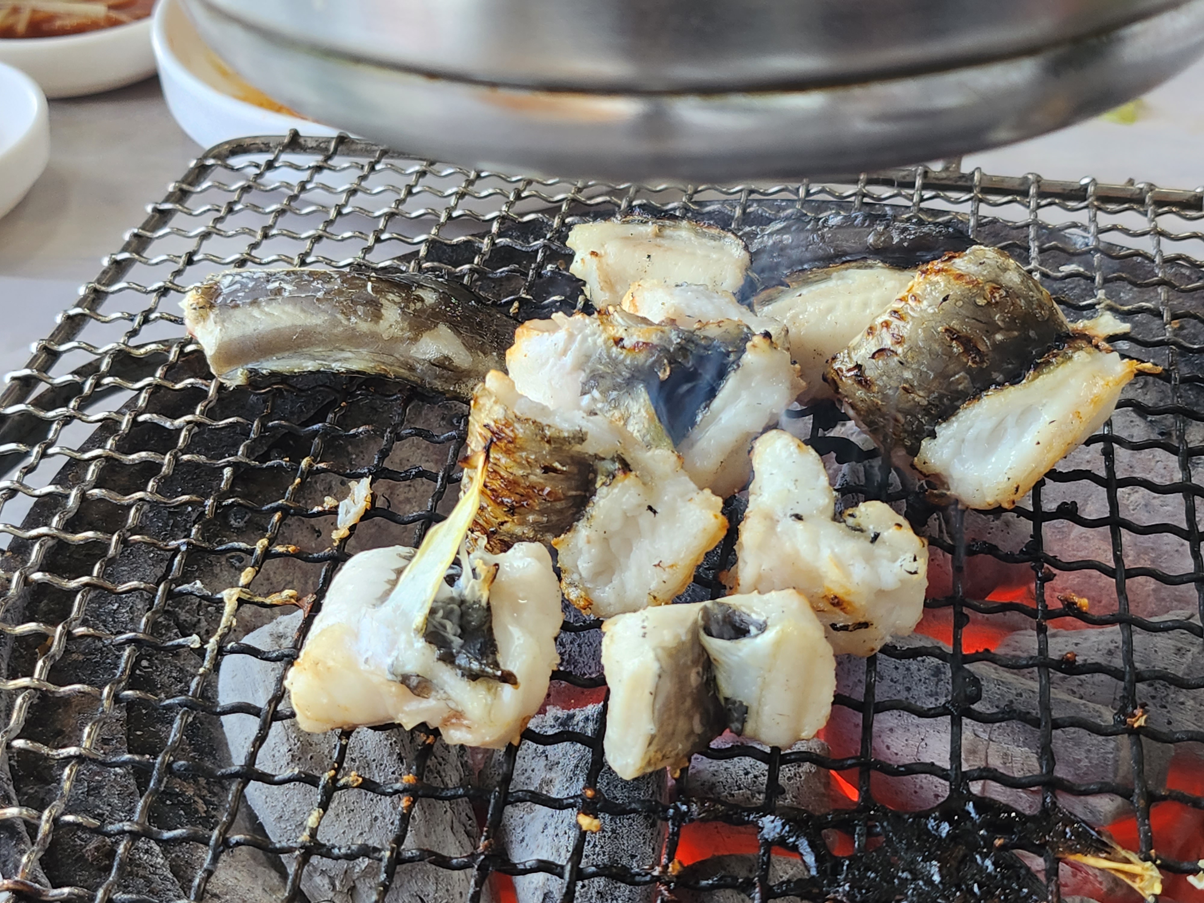 노릇노릇-익어가는-붕장어구이