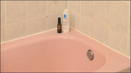 욕조와 세정제들