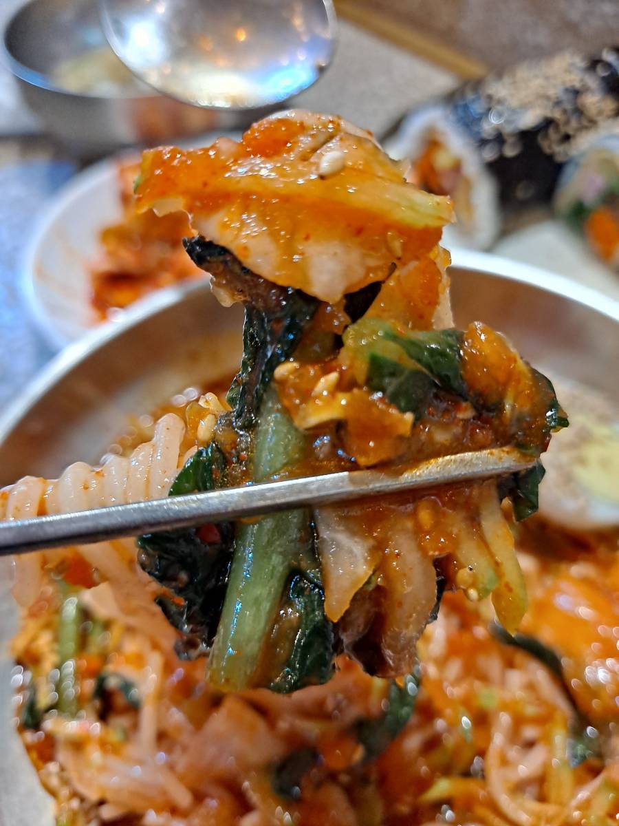 비빔국수 한 젓가락