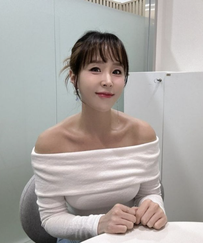 신지 오프숄더