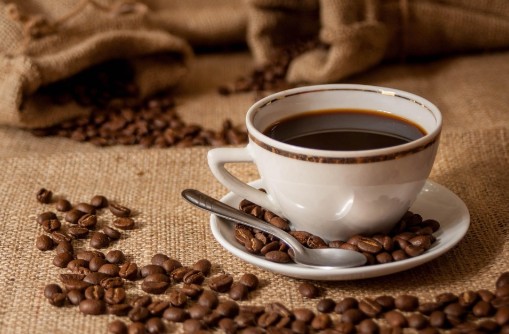 노화방지 음식 추천 - 중년 여성을 위한 커피 한 잔