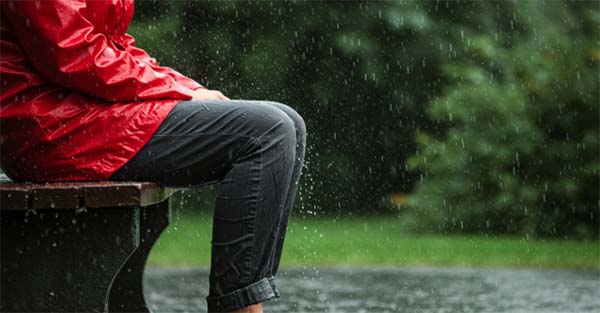 장마철 바지 젖지 않게 걷는 습관