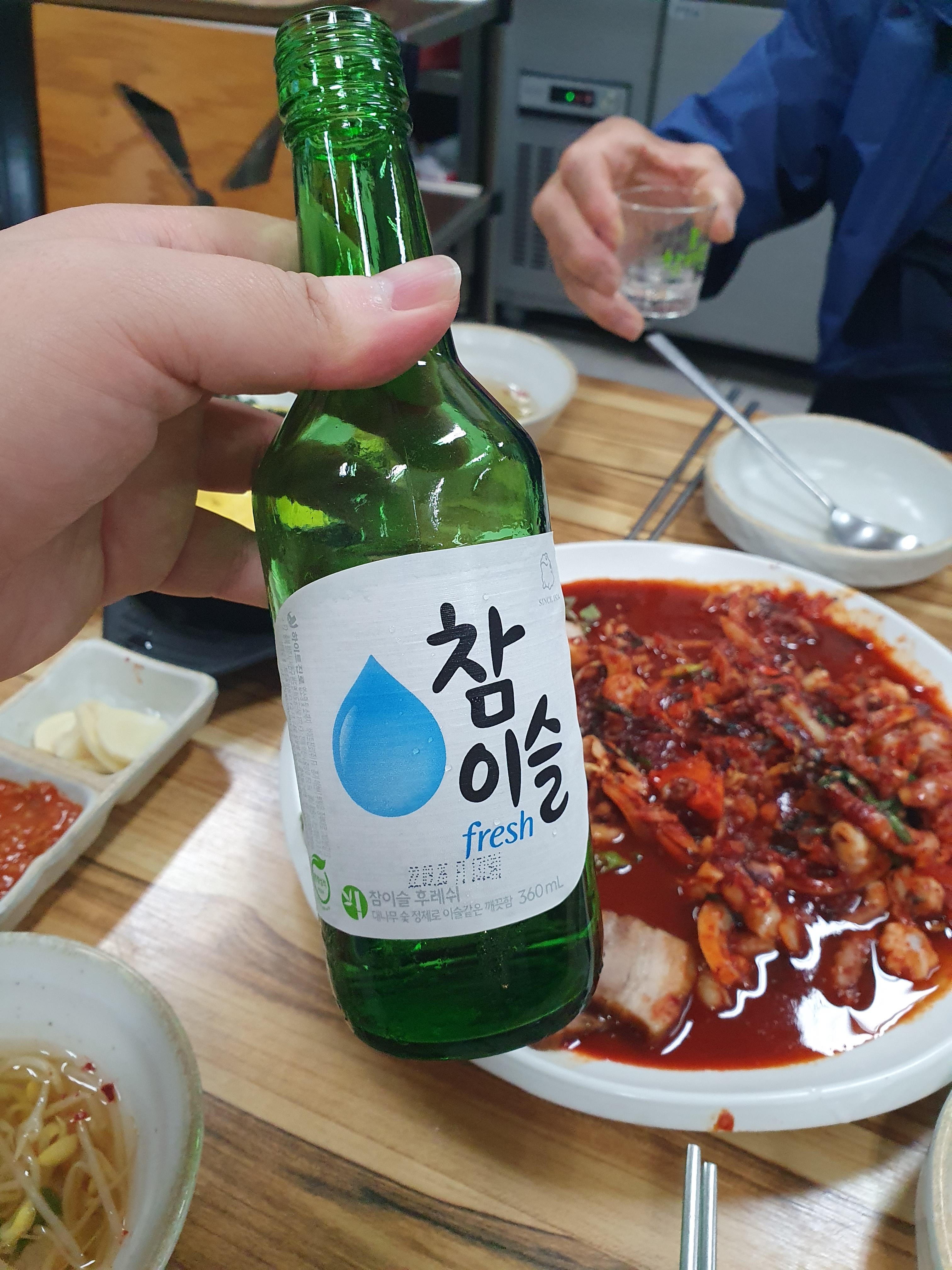 맛있는 것은 이슬과 함께 마셔줘야함.