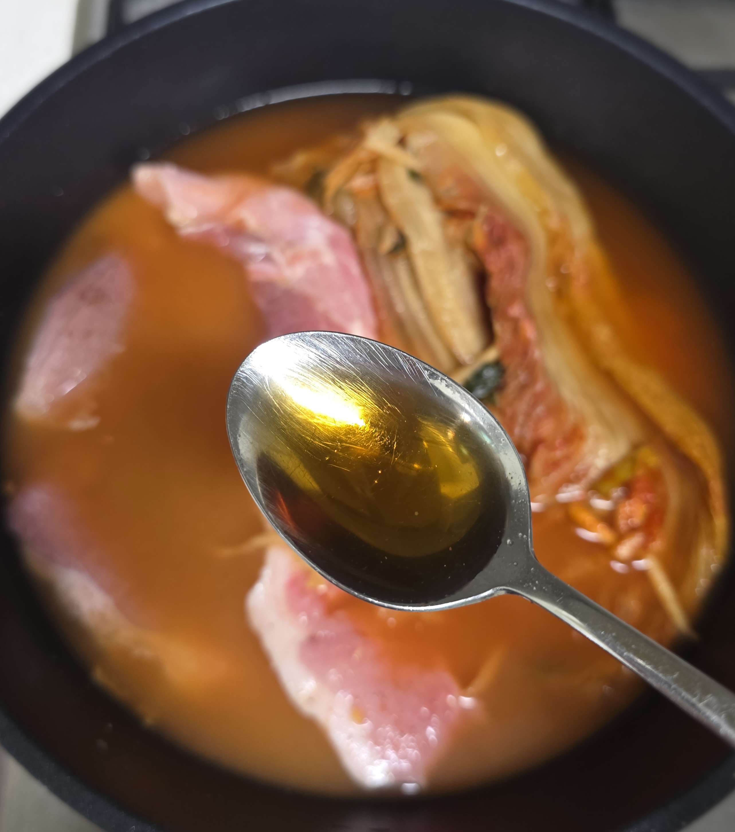 간장과-액젓을-넣어요.