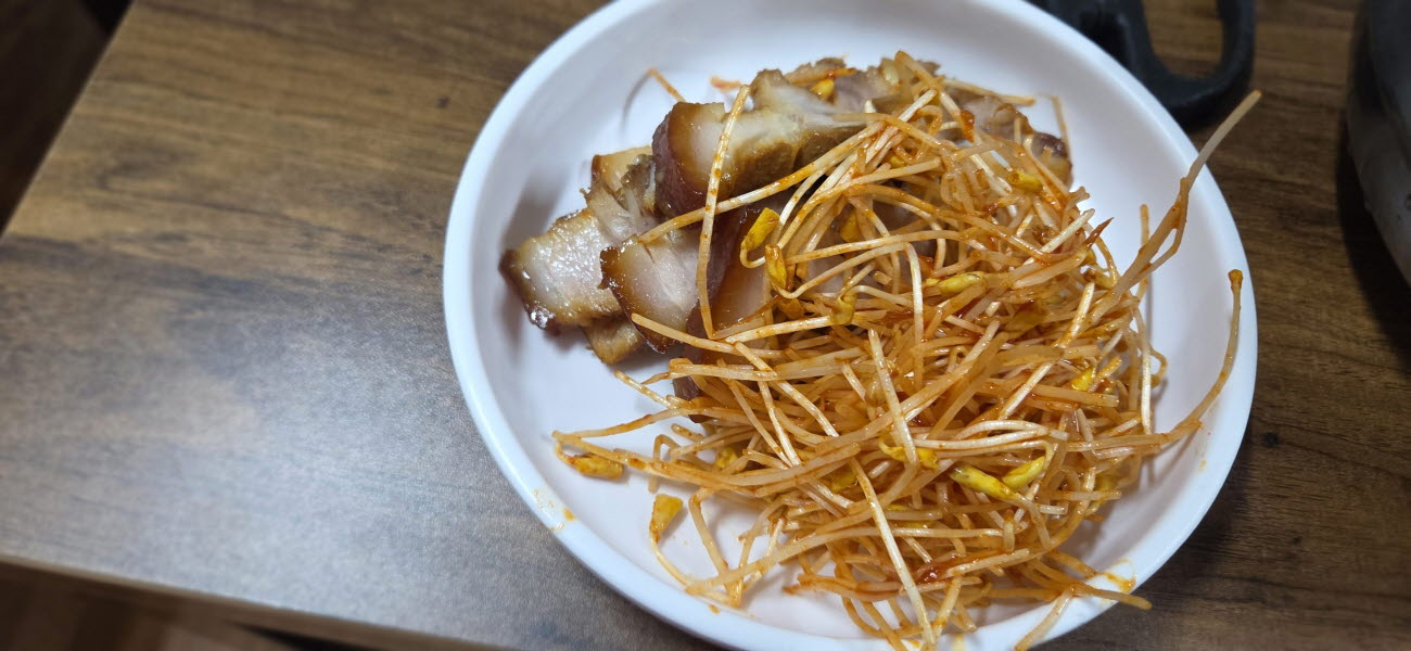 메밀싹수육