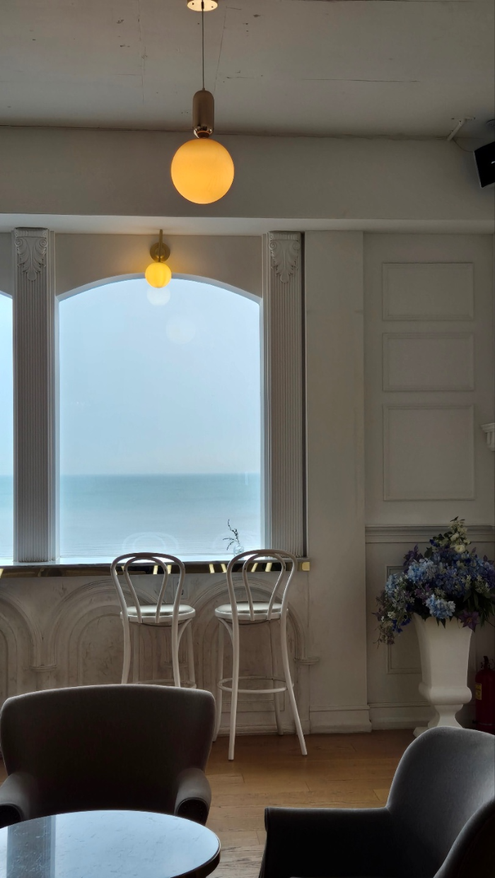 C27 다운타운 오션뷰 카페 모습