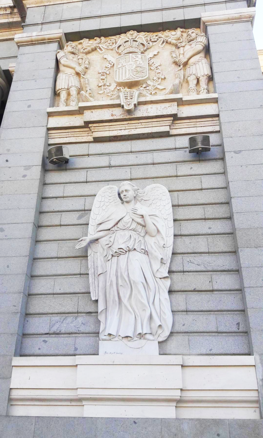 스페인 마드리드 알무데나 성당의 천사