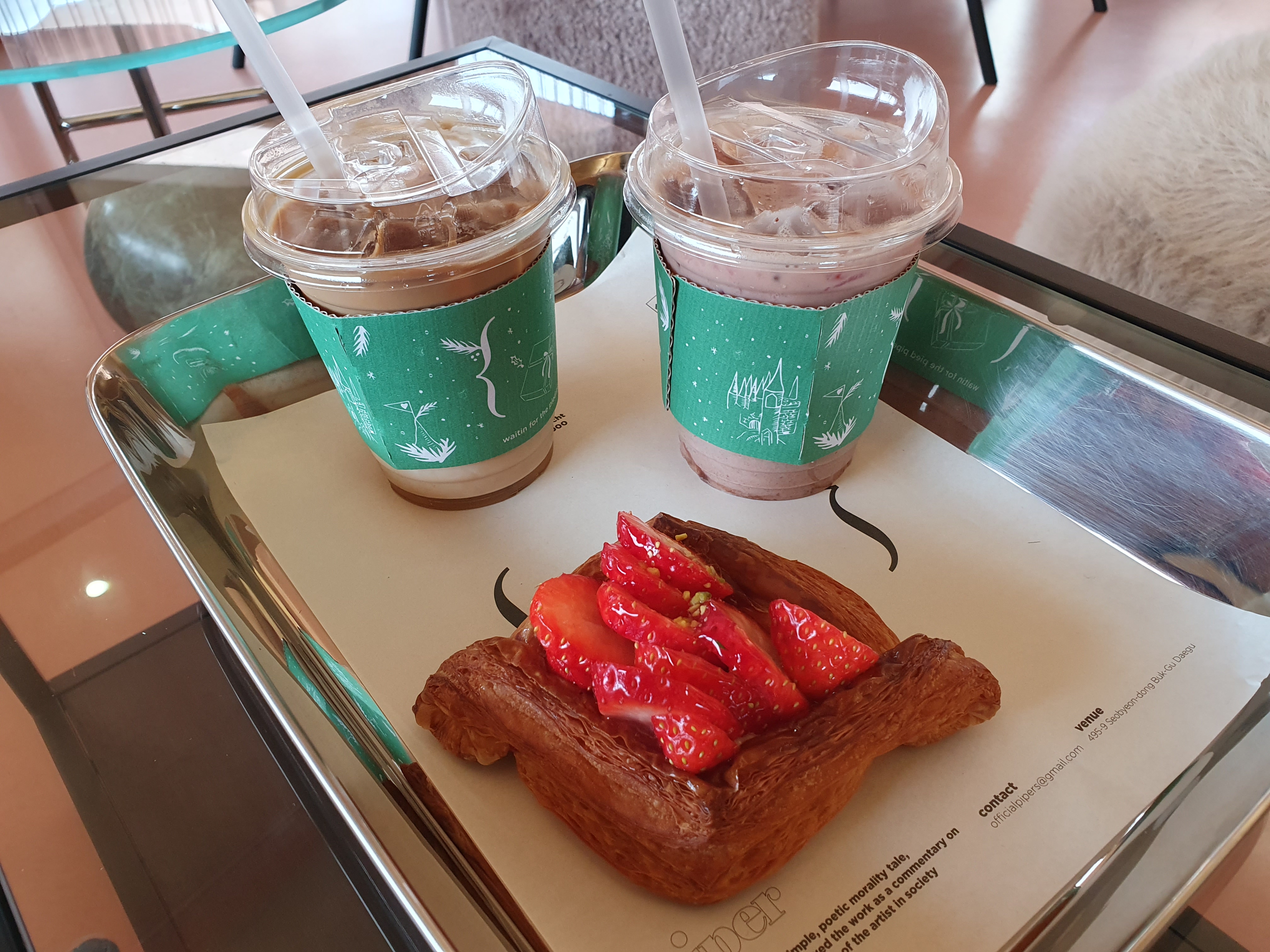 MRNW 음료와 빵