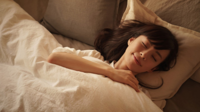 수면을 취하는 여성