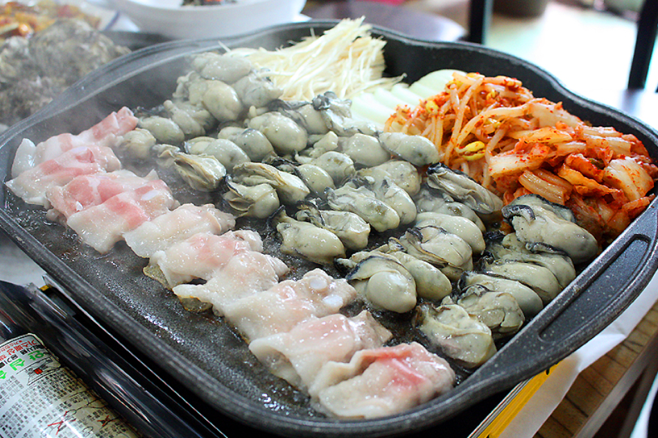 통영 굴요리 '굴삼합'