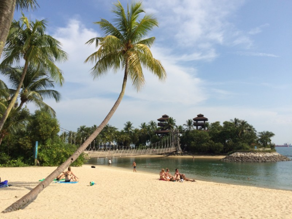 센토사의 청정 해변