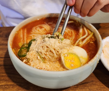 곰터먹촌국수두부