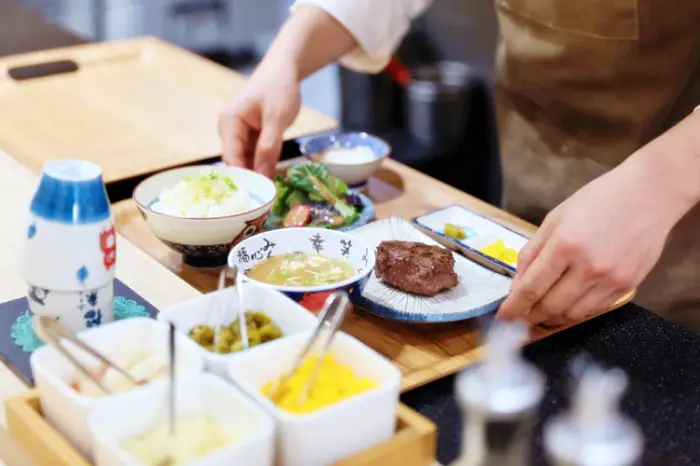 생활의달인 은둔식달 따뜻한 밥과 쇠고기 함박스테이크를 동시에 즐기는 함박스테이크덮밥 함바그동 달인 관악구 서울대입구역 맛집 위치 어디