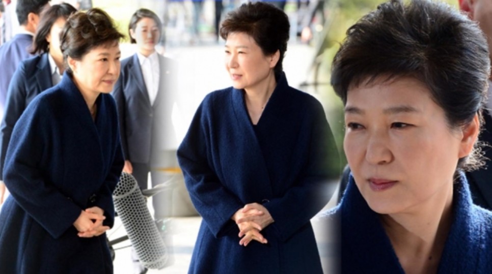 박근혜 남색코트