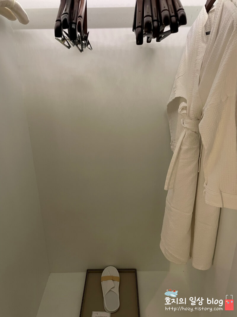 방콕 메리어트 마르퀴스 퀸즈파크 게스트룸 옷장