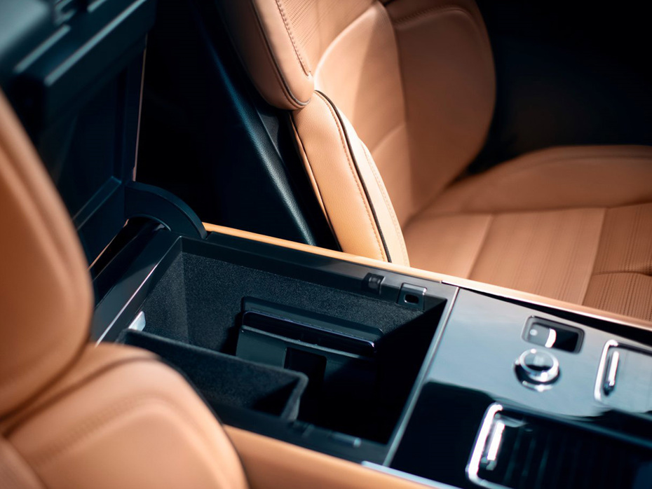 2023년형 링컨 에비에이터 중앙 콘솔 수납공간 사진