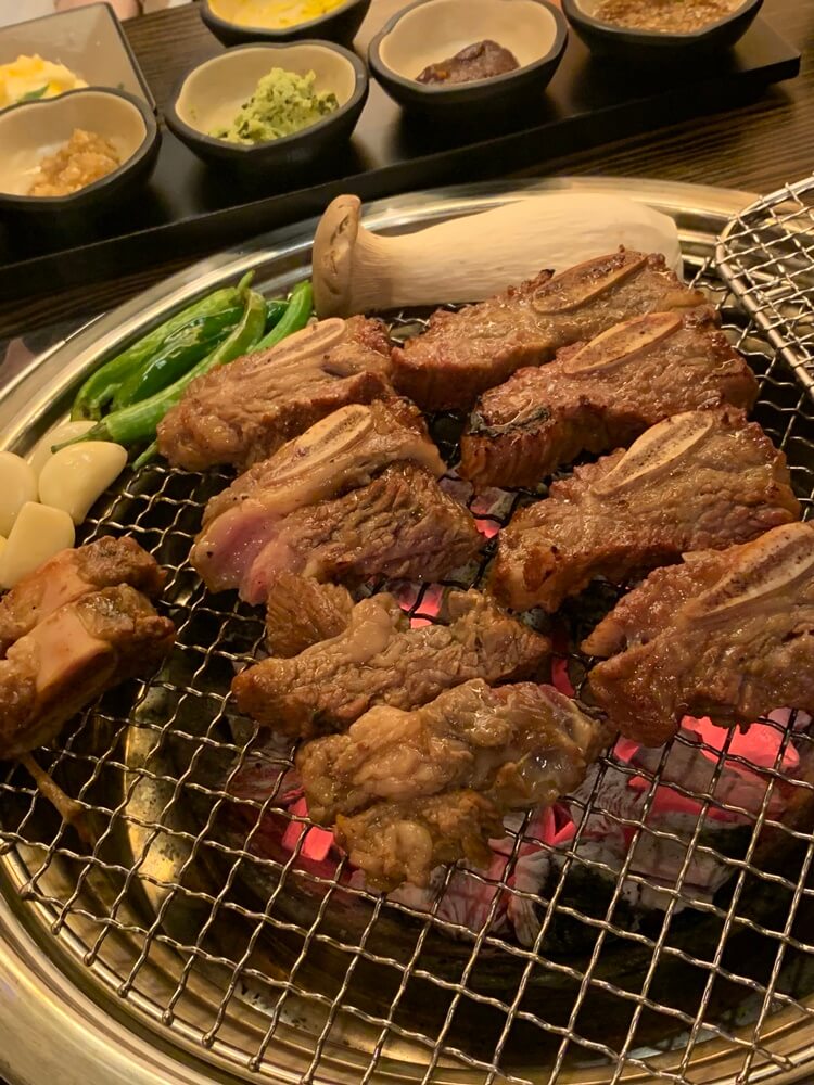 숯불에 구워지는 우대갈비