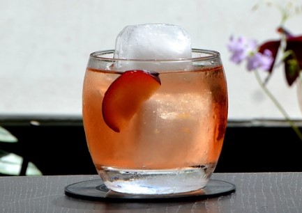 계피차, 생강차, 매실차 등 따듯한 차를 마시는 것도 소화에 좋다