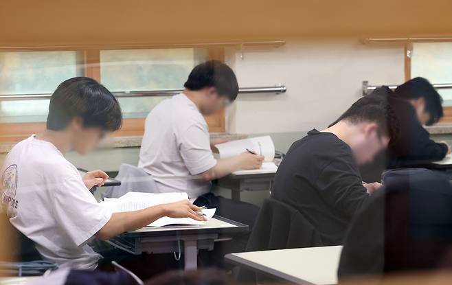 영국의 '수능 불영어' 반응 난이도 미쳤다 BBC 텔레그래프