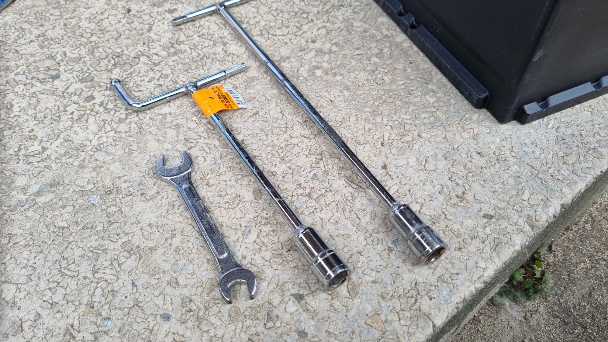 배터리 교체 공구