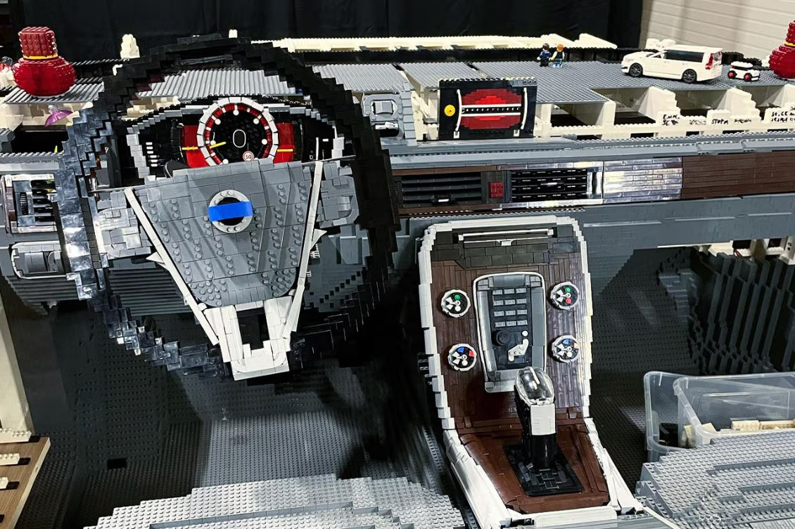 스웨덴 브릭 아티스트 데이비드 구스타프손이 제작한 1:1 실차 크기의 레고 볼보 V70 작품