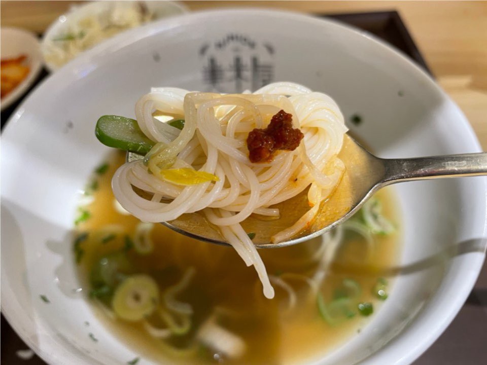 미미옥-쌀국수와-양념장-곁들임