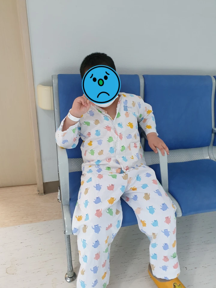아데노이드-수술-전-검사-대기하며-찍은-사진