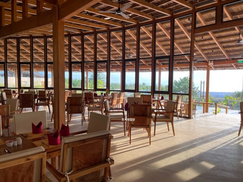 나트랑 아나만다라 깜란 올인클루시브 식당 실내