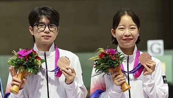 파리 올림픽 사격 은메달리스트 박하준, 금지현