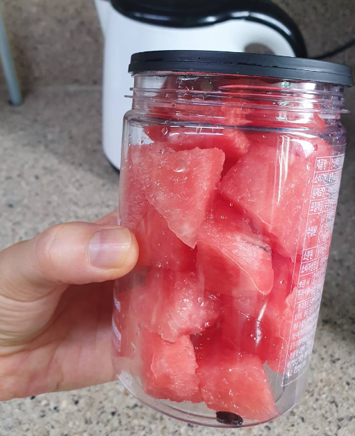 수박 용기에 보관한 사진