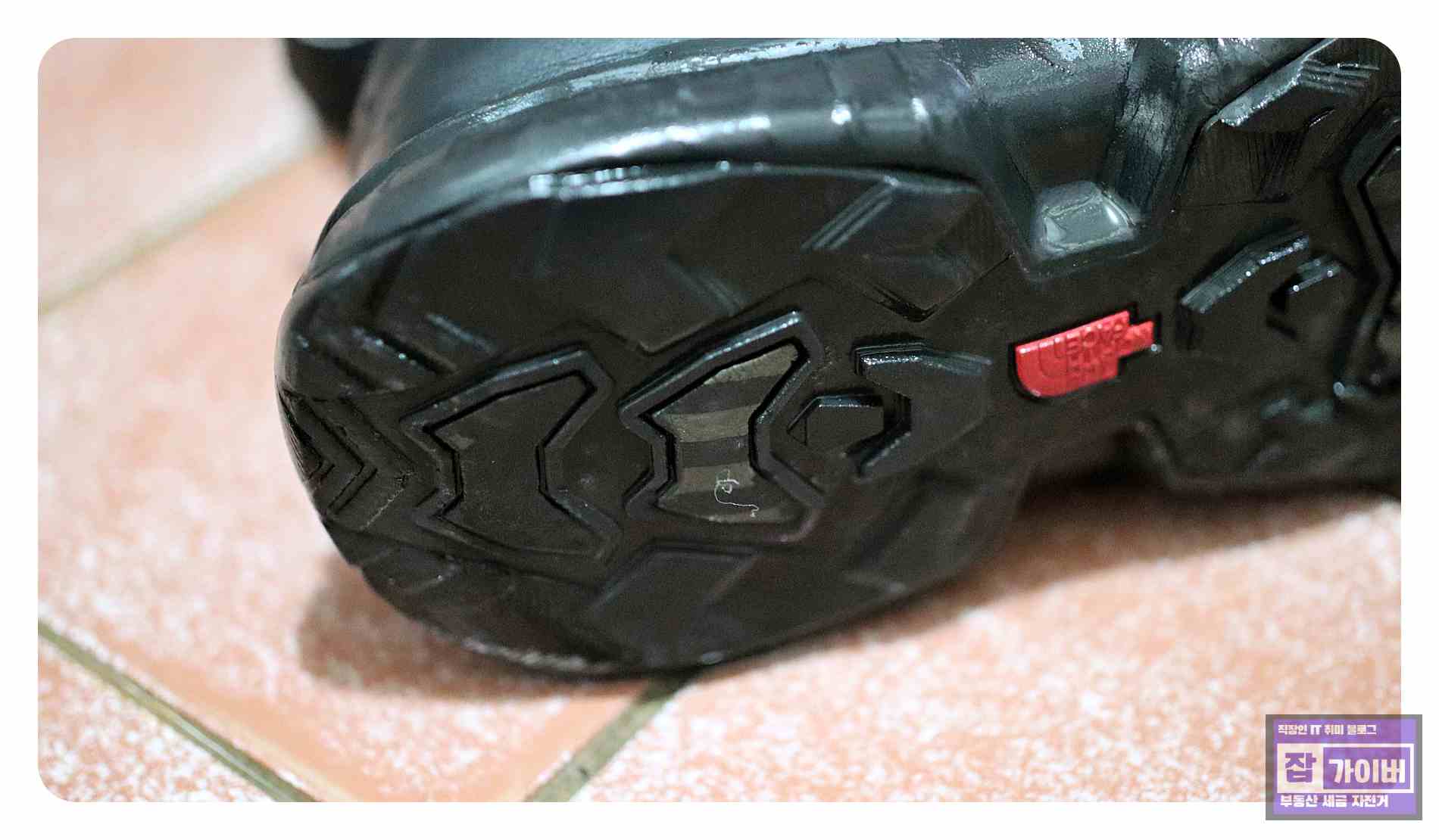 밑창 오염 제거 작업 과정