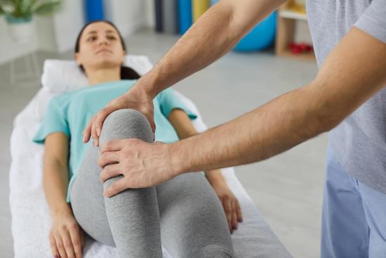 무릎이 아플 때 도움이 되는 운동