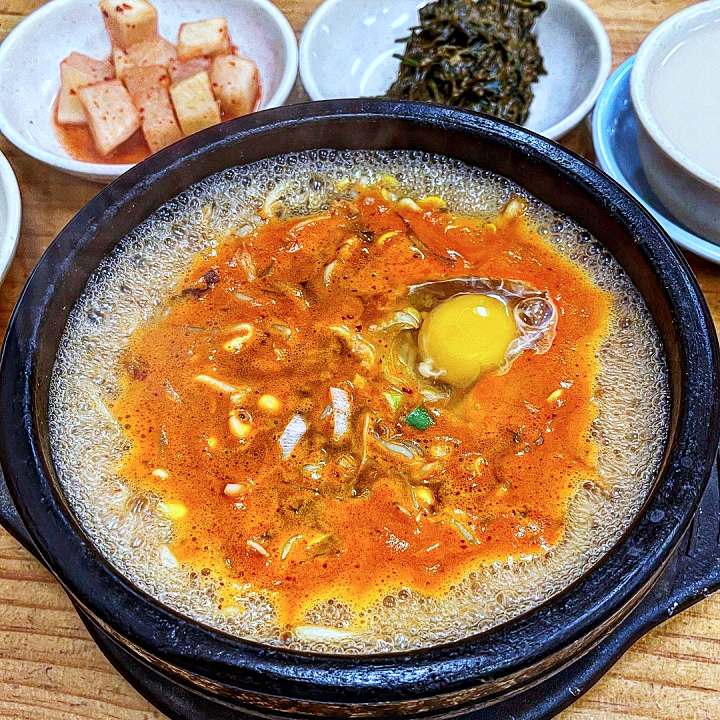 식객 허영만 백반기행 박은영 편 전주식 콩나물국밥 굴보쌈 수육 7천원 콩나물 해장국 관악 서울대입구 맛집 소개