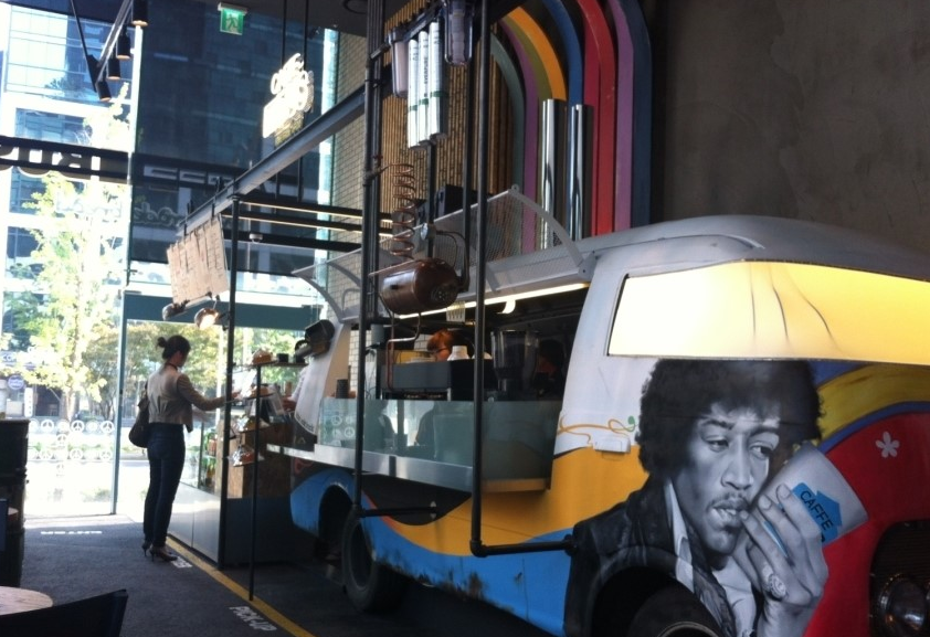 카페인버스: 버스를 테마로 한 이색 카페