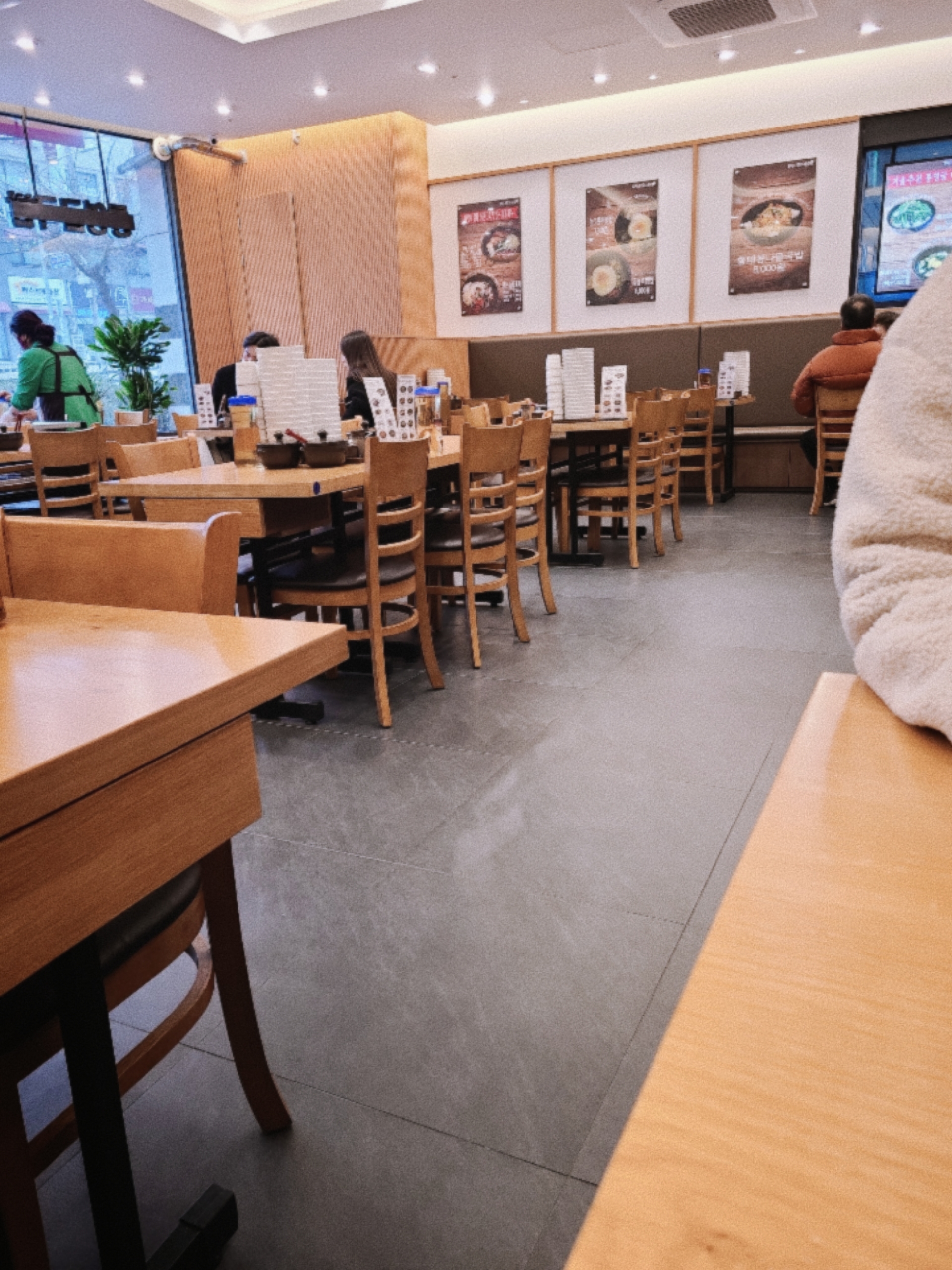 the appearance of a restaurant