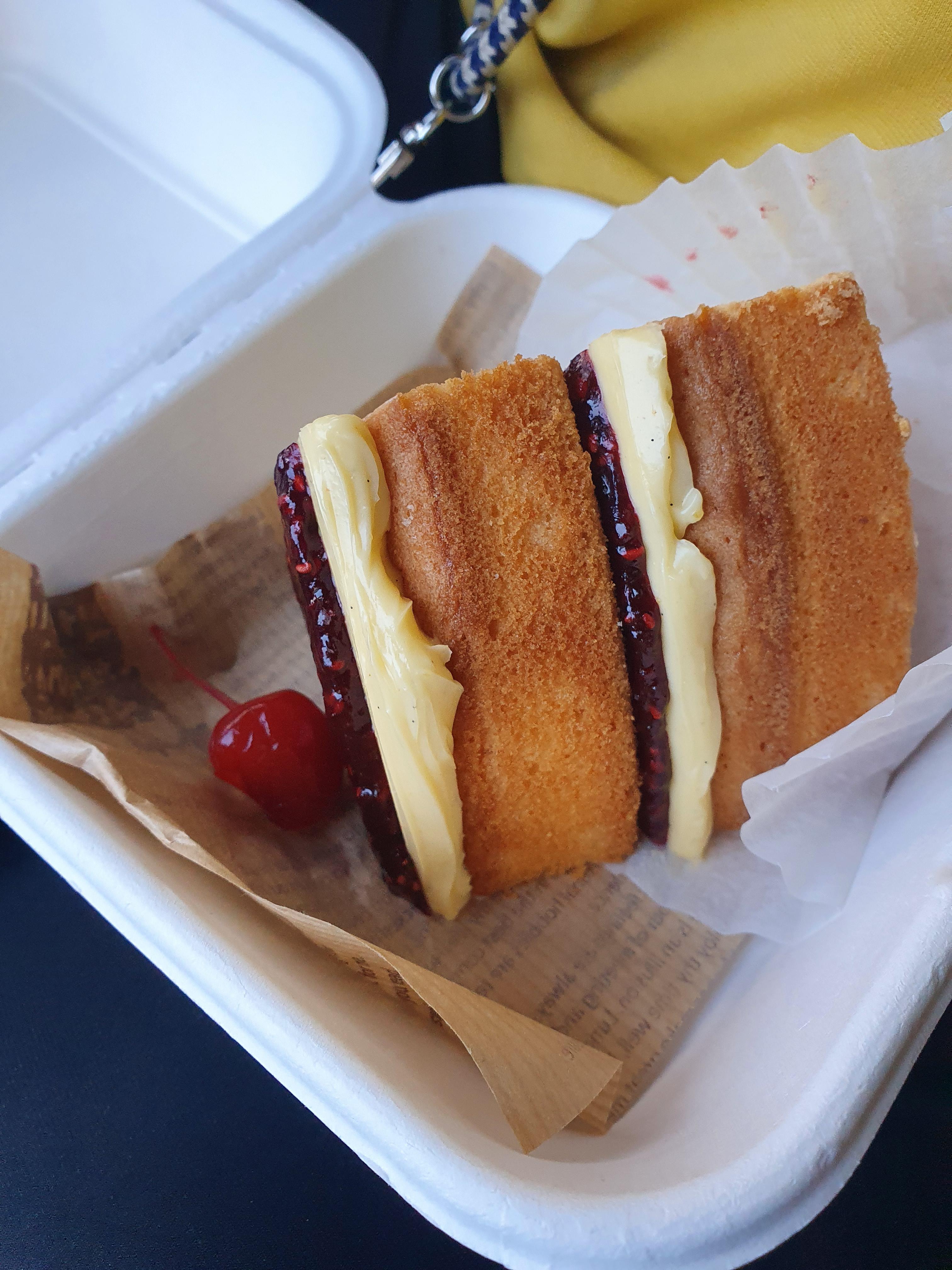 빅토리아 케이크 한조각