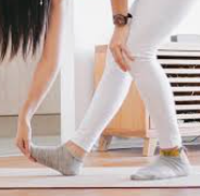 종아리 스트레칭하는 모습